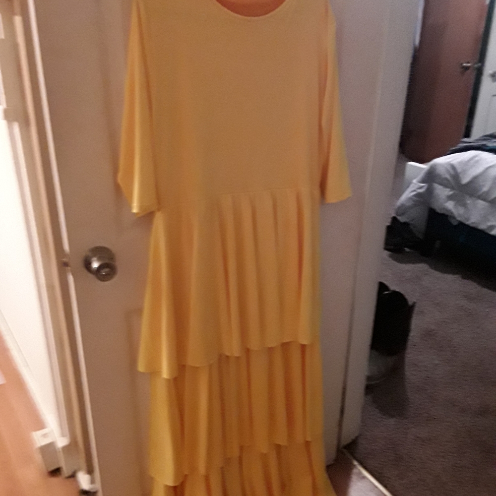 Long dress not dainty jewells.
